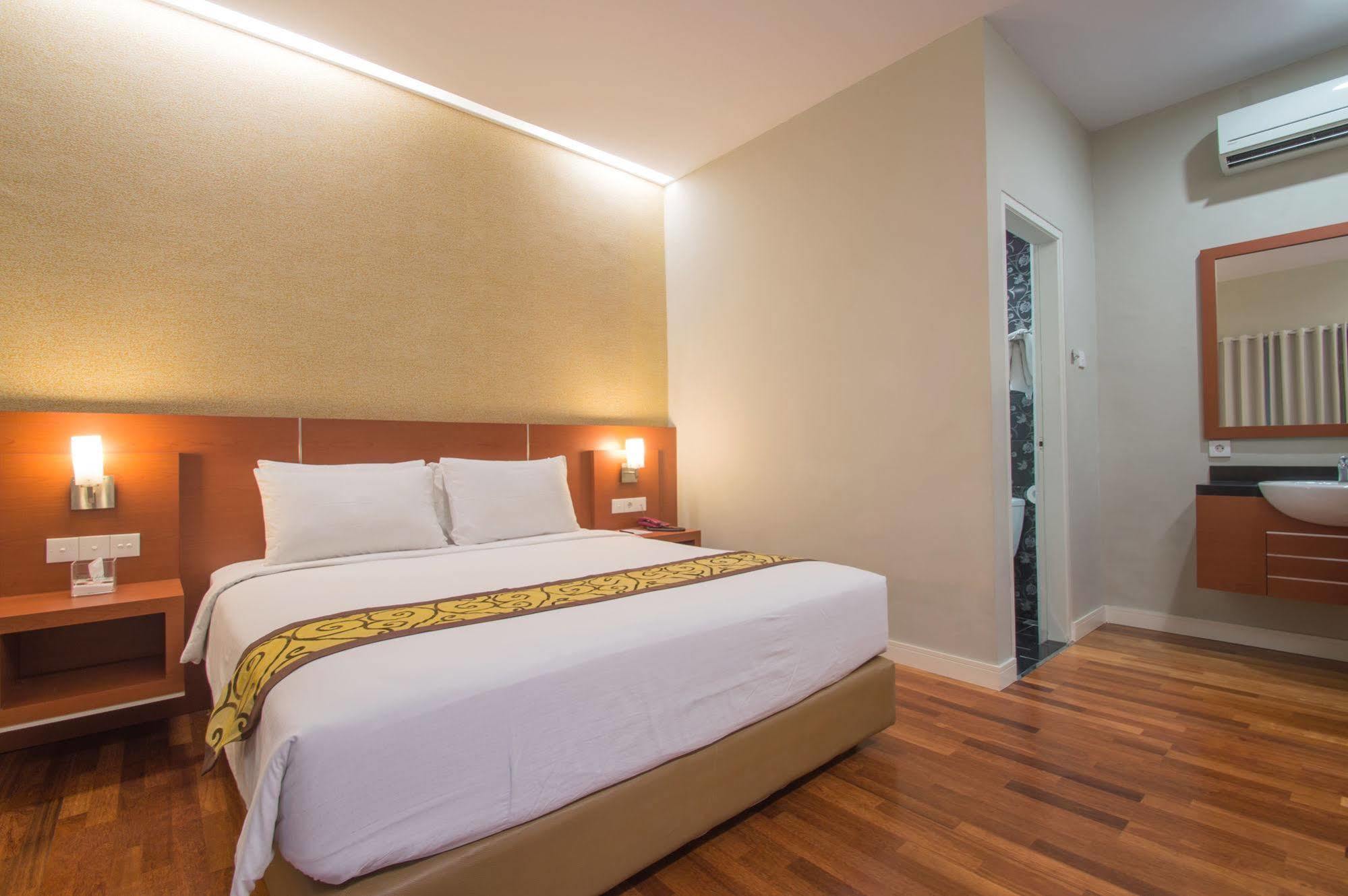 Hotel Trio Indah 2 Malang Exterior photo